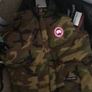 A cheating boyfriends vest!! Canada goose camo